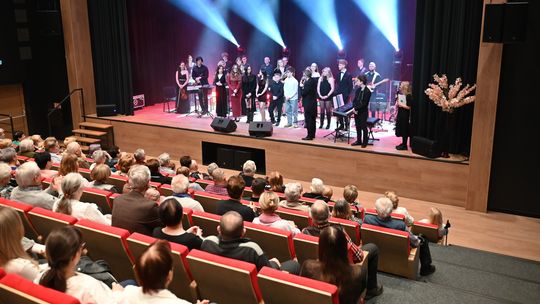 Tłumy w kinie Żeglarz w Sławie. Muzyczny prezent na Dzień Kobiet