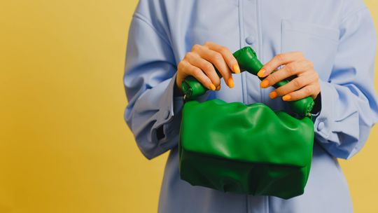 Torebki zielone damskie – jak wybrać stylowy akcent w modnej odsłonie