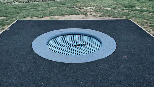 Trampoliny czekają na naprawę
