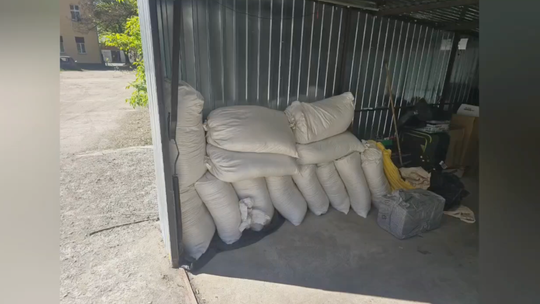 Tytoń, papierosy i alkohol bez akcyzy. Trzy osoby z zarzutami