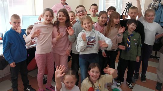 Uczniowie SP nr 12 w Głogowie odwiedzili naszą redakcję