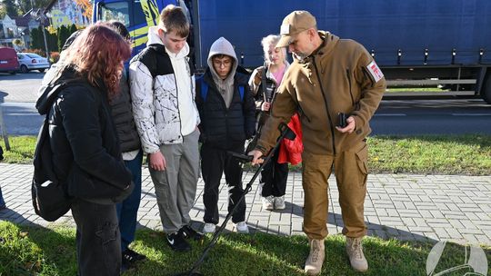 Uczniowie z Krzepielowa odkrywali historię razem z poszukiwaczami