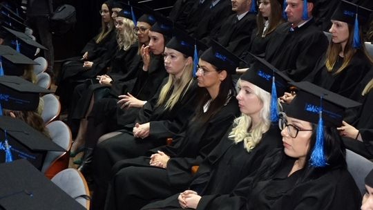 UROCZYŚCIE NAGRODZILI I POŻEGNALI STUDENTÓW
