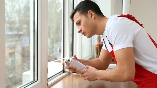 Uszkodzona szyba lub nieszczelne okno? Wiemy, jak pomóc