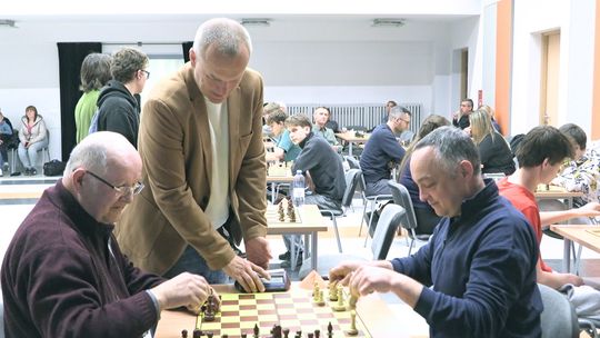 W GRĘBOCIACH TRWA V TURNIEJ SZACHOWY O PUCHAR WÓJTA GMINY