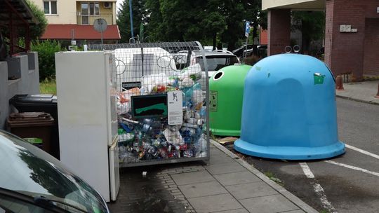 WIĘCEJ ZA ŚMIECI