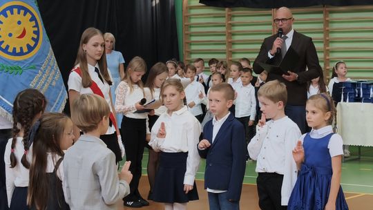 Wielkie emocje w SP 12 w Głogowie. Pierwszaki oficjalnie przyjęte!