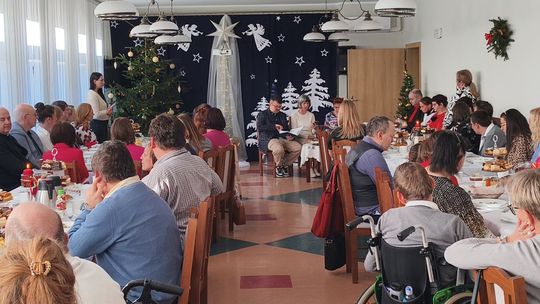 WIGILIA PEŁNA CIEPŁA W POWIATOWYM ŚDS W GŁOGOWIE