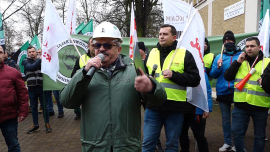 WŁADZE KGHM MÓWIĄ „NIE” DODATKOWEJ WYPŁACIE. ZWIĄZKOWCY NIE ODPUSZCZAJĄ