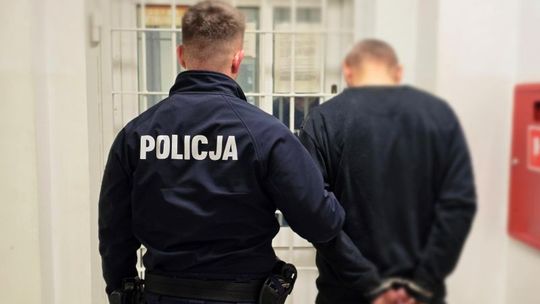 Włamali się do samochodów na Koperniku. Wpadli na gorącym uczynku