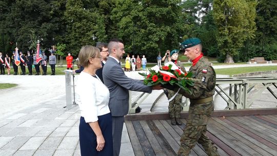 WNUK: ODDALI ŻYCIE W WALCE ZE ZŁEM