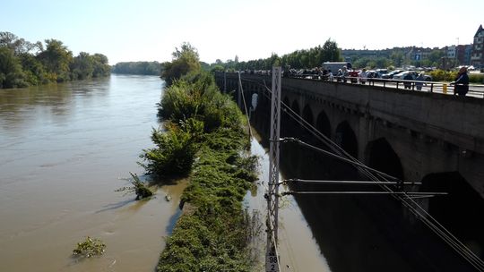 WODA NA TORACH, KURSOWANIE POCIĄGÓW WSTRZYMANE