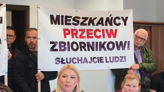 WÓJT APELUJE O SPOKÓJ I FAKTY, PROTESTUJĄCY NIE ODPUSZCZAJĄ