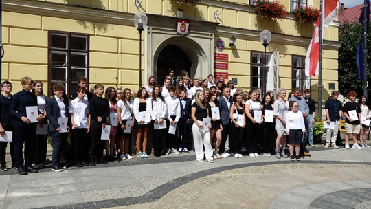 WYRÓŻNIENI I DOCENIENI PRZEZ BURMISTRZA