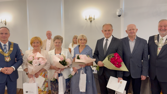 WYRÓŻNIONO ZASŁUŻONYCH RADNYCH