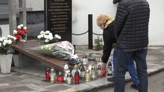 ZAPALILI ZNICZE DLA OFIAR ZESŁAŃ NA SYBERIĘ