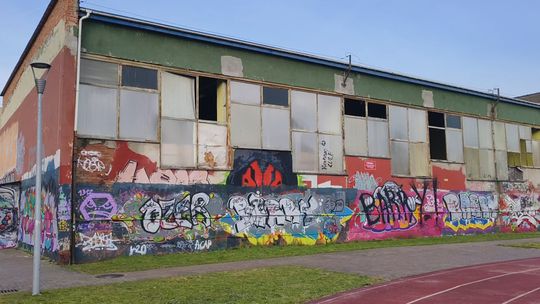 ZAPOMNIANY BASEN – CZY MIASTO W KOŃCU COŚ Z NIM ZROBI?