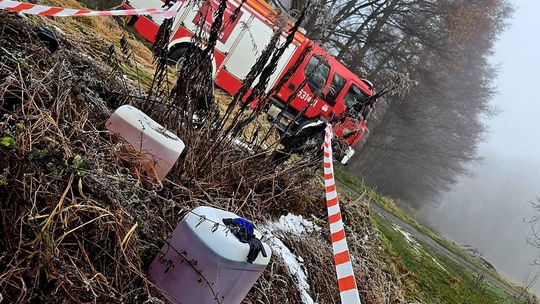 Zbiorniki z nieznaną substancją w Guzicach. Interweniowała straż