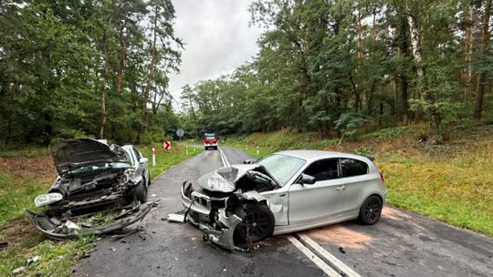 ZDERZENIE SAMOCHODÓW OSOBOWYCH W STARYM STRĄCZU