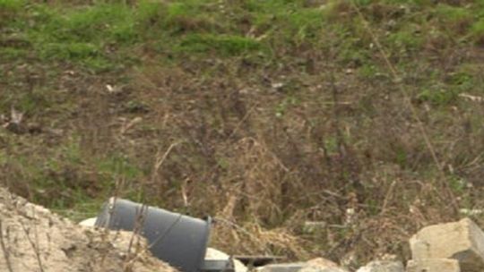 ZIEMIA I GRUZ? GMINA PROSI WŁAŚCICIELA DZIAŁKI O WYJAŚNIENIA