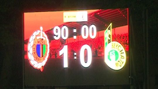 Złoty gol "Benka". Cztery mecze 10 punktów. Chrobry pokonał GKS Bełchatów po bramce Adriana Benedyczaka.
