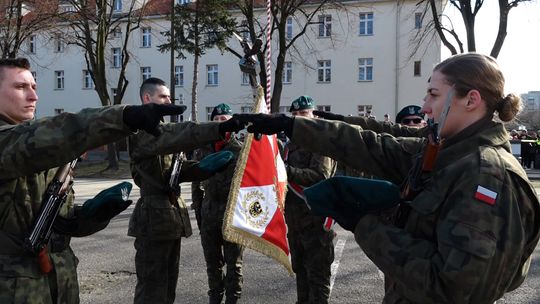 ZŁOŻYLI ŚLUBOWANIE NA SZTANDAR 4. BATALIONU INŻYNIERYJNEGO 