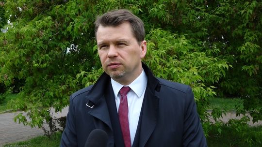 Zubowski odpiera zarzuty opozycji.
