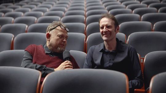 ŻYCIE JEST ZA POWAŻNE, BY TRAKTOWAĆ JE SERIO ŻYCIE JEST ZA POWAŻNE, BY TRAKTOWAĆ JE SERIO