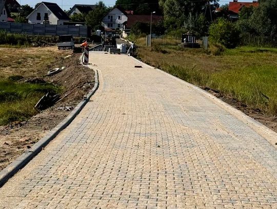 382 tys. zł na drogę w Borku. Prace przy ul. Przy Moście postępują
