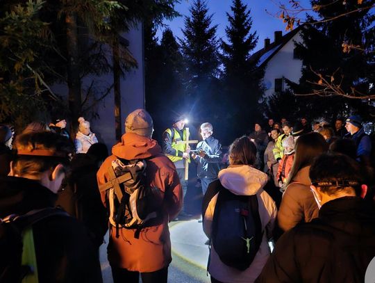 Ekstremalna Droga Krzyżowa w Sławie. Nocna wędrówka wiary