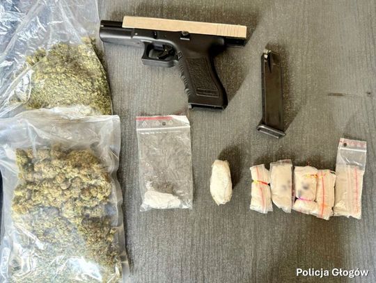 Głogów: Policja przejęła narkotyki i nielegalną broń Głogów: Policja przejęła narkotyki i nielegalną broń