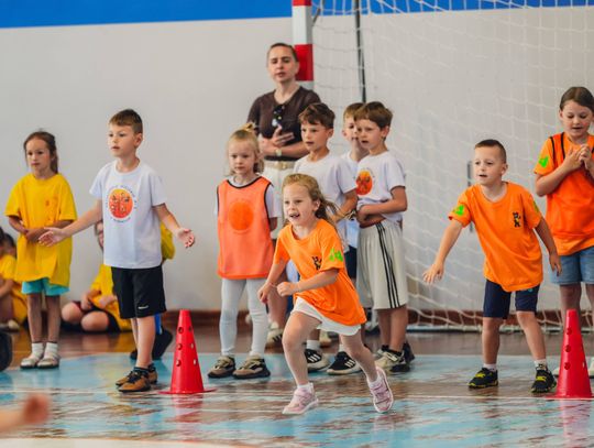 Mali sportowcy w akcji. Spartakiada połączyła przedszkolaki