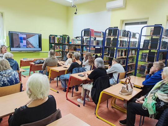 Międzypokoleniowy projekt w Jerzmanowej. Seniorzy poznają technologie