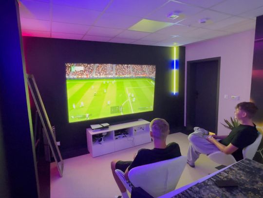 MŁODZI STWORZYLI WŁASNY GAMING ROOM