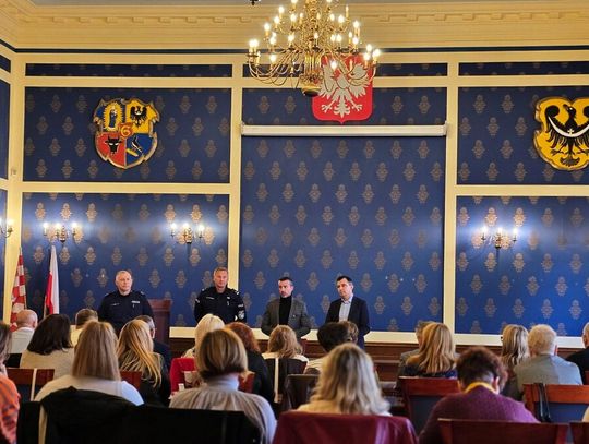 Policja i dyrektorzy szkół w Głogowie rozmawiali o zagrożeniach