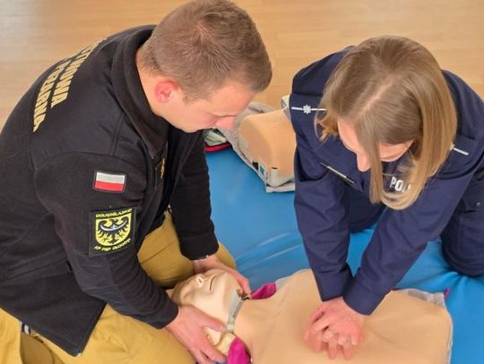 Policjanci z Głogowa szkolą się z pierwszej pomocy