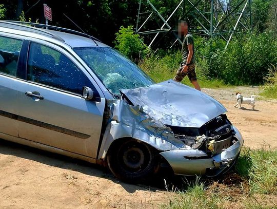 Stracił panowanie nad autem i uderzył w rurociąg i