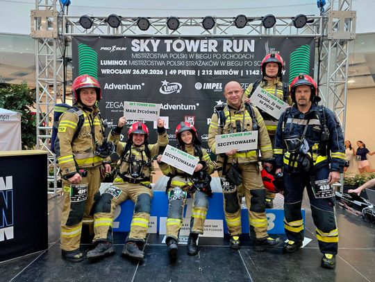 Strażacy z Polkowic zmierzyli się ze Sky Tower Run. Wszyscy na mecie