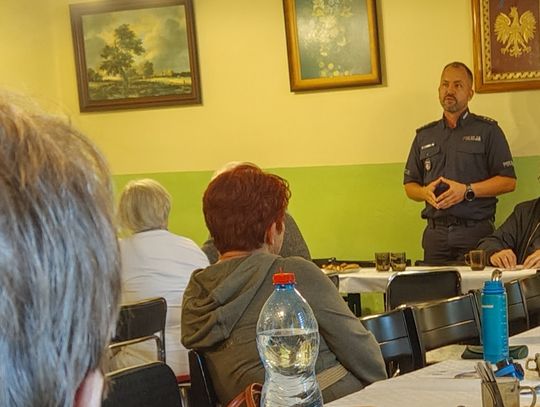 Telefon, SMS i internet. Seniorzy we Wschowie uczą się bronić przed oszustami