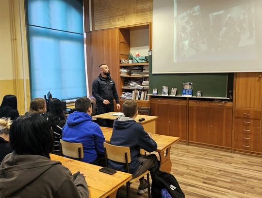 Uczniowie ze Wschowy poznali zagrożenia w sieci i poza nią Uczniowie ze Wschowy poznali zagrożenia w sieci i poza nią