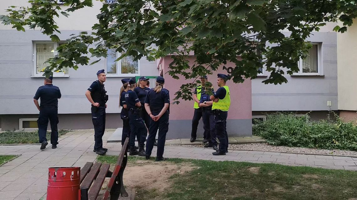 Akcja służb na Saturna 96 w Głogowie. W mieszkaniu mogą być ładunki Akcja służb na Saturna 96 w Głogowie. W mieszkaniu mogą być ładunki