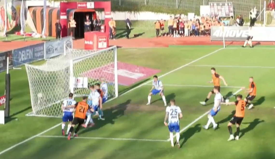 Chrobry - Stal 1-0. Tsykalo zalicza bramkę samobójczą.