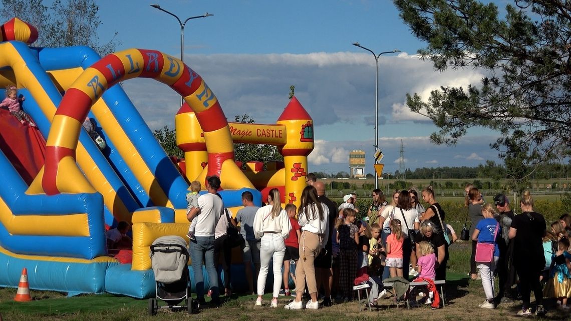 BAWILI SIĘ I POMAGALI BAWILI SIĘ I POMAGALI
