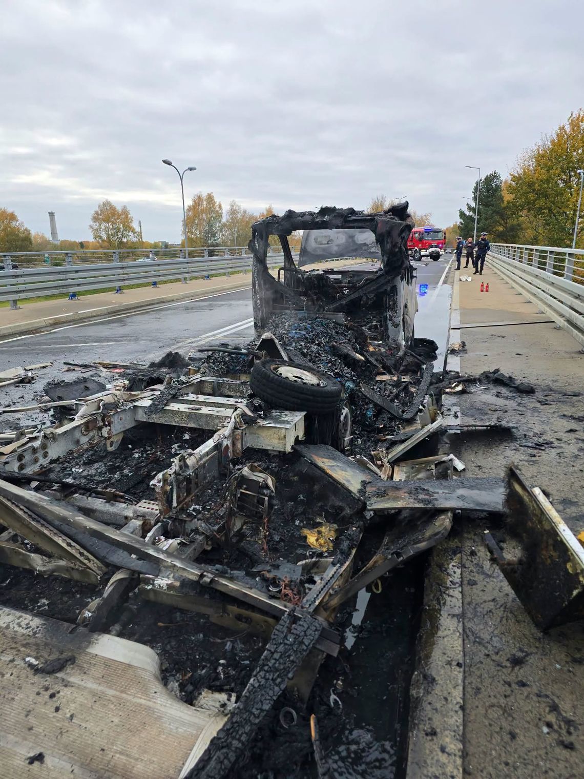 BUS STANĄŁ W OGNIU, INTERWENIOWALI STRAŻACY BUS STANĄŁ W OGNIU, INTERWENIOWALI STRAŻACY