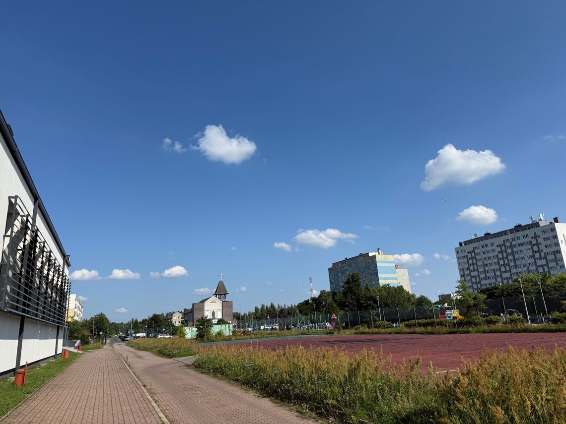 Całodobowy parking i nowe zasady ruchu przy Zespole Szkół w Polkowicach