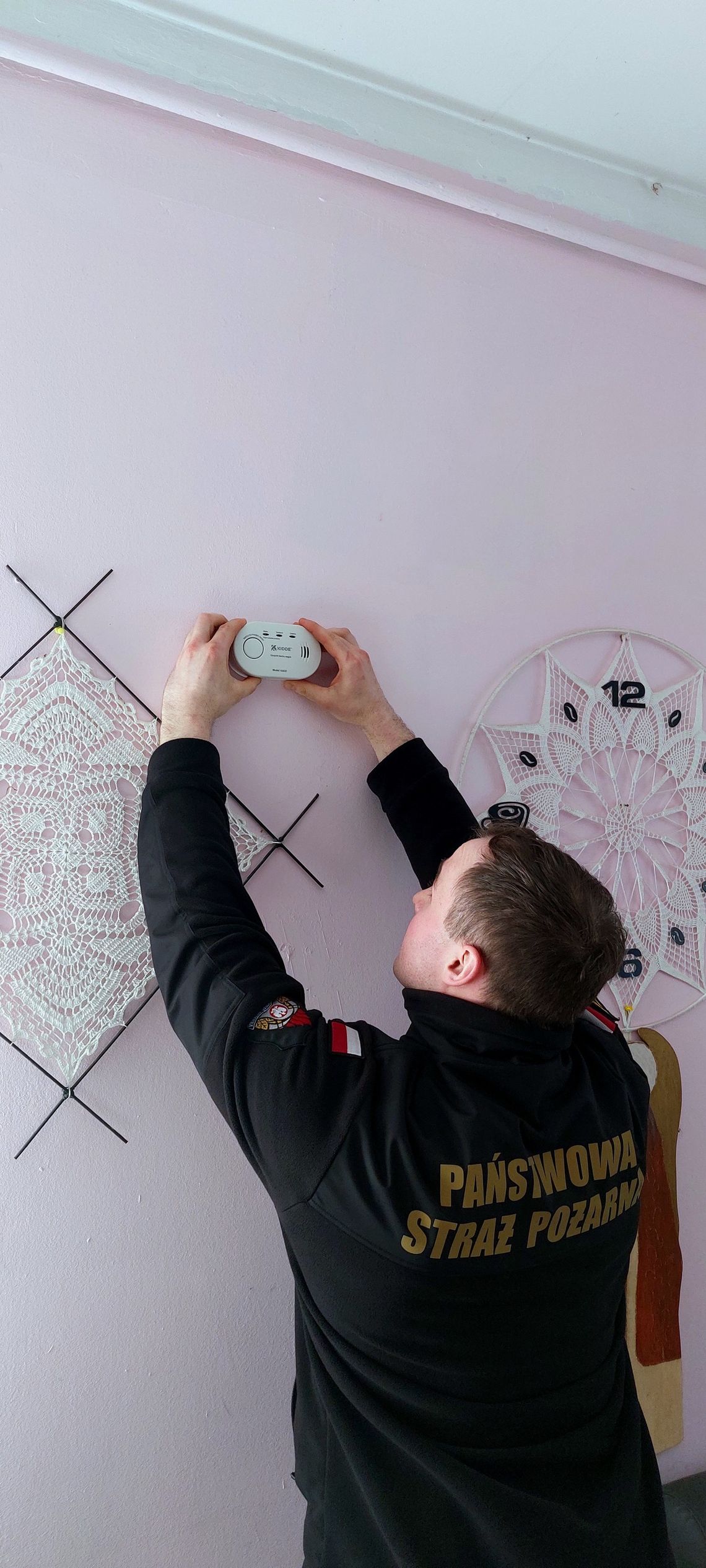 Czujki dymu i czadu trafiają do domów w powiecie głogowskim Czujki dymu i czadu trafiają do domów w powiecie głogowskim