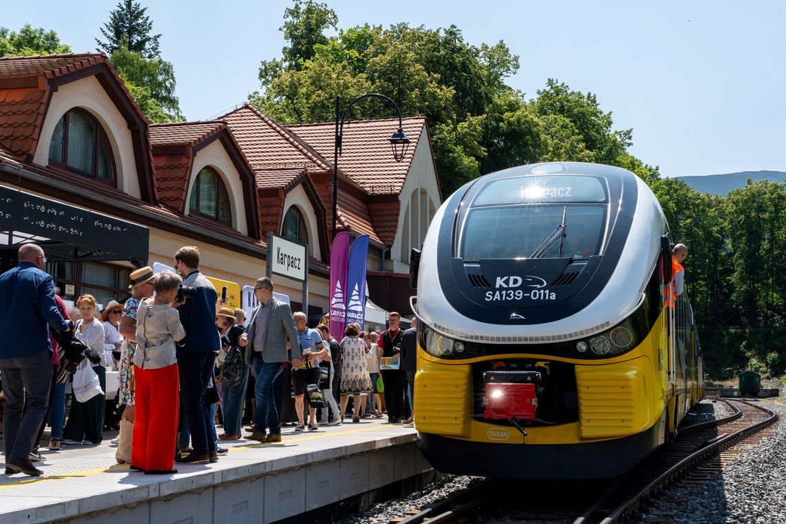 Dolny Śląsk liderem w przywracaniu kolei – sukces połączenia do Karpacza