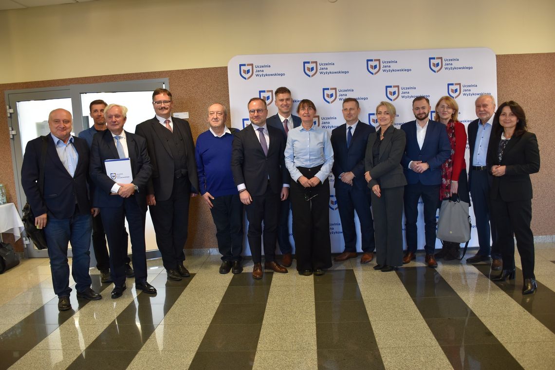 Dwie konferencje jednego dnia Dwie konferencje jednego dnia