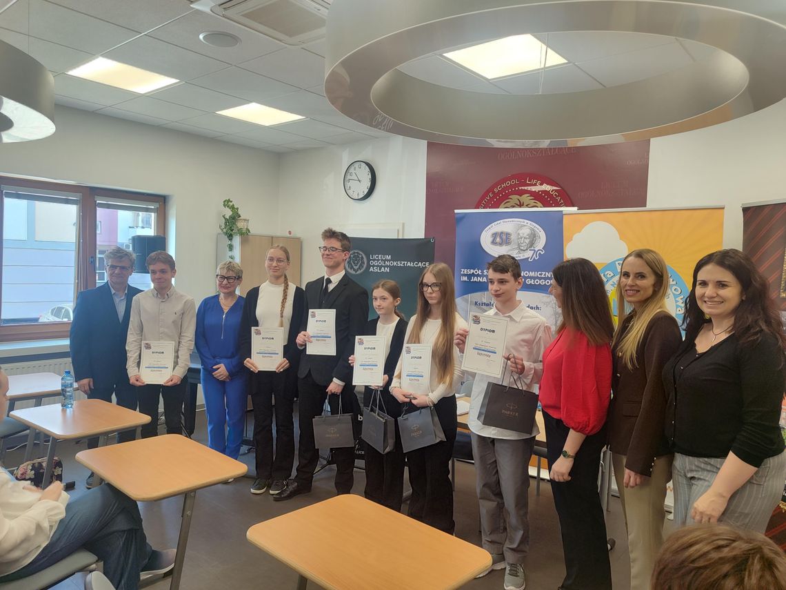 Dyktando w Głogowie. Uczeń podstawówki pokonał starszych