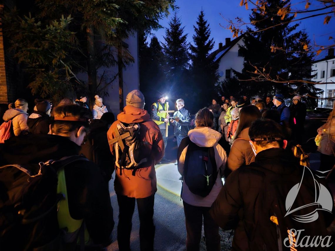 Ekstremalna Droga Krzyżowa w Sławie. Nocna wędrówka wiary Ekstremalna Droga Krzyżowa w Sławie. Nocna wędrówka wiary